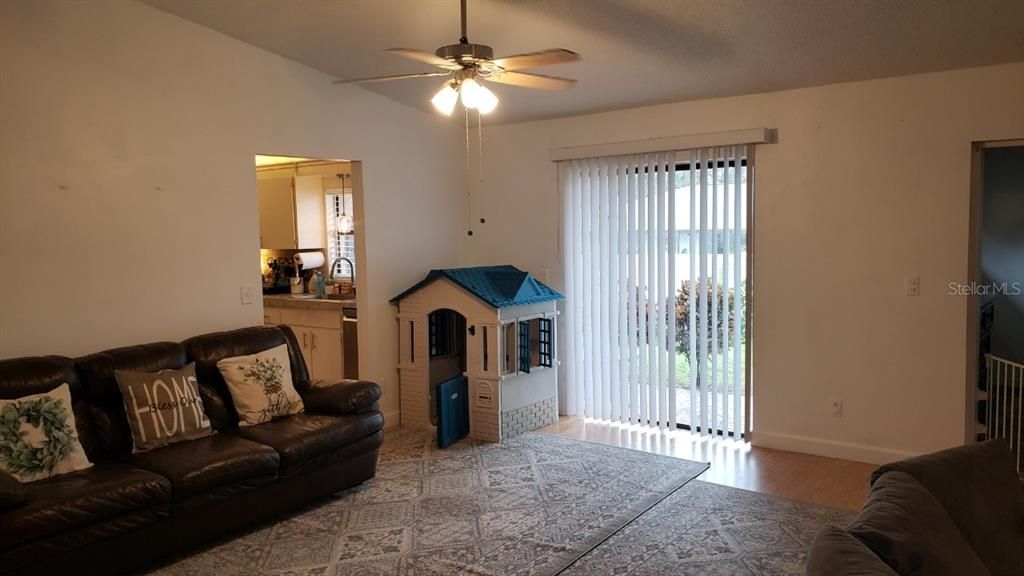 For Sale: $314,900 (2 beds, 2 baths, 1860 Square Feet)