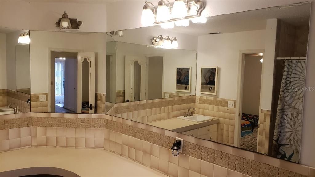 For Sale: $314,900 (2 beds, 2 baths, 1860 Square Feet)