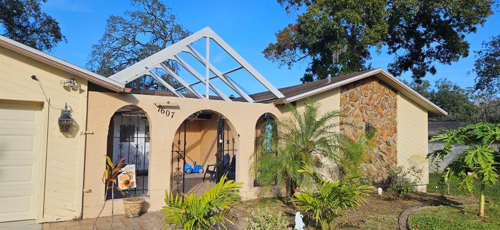 For Sale: $314,900 (2 beds, 2 baths, 1860 Square Feet)