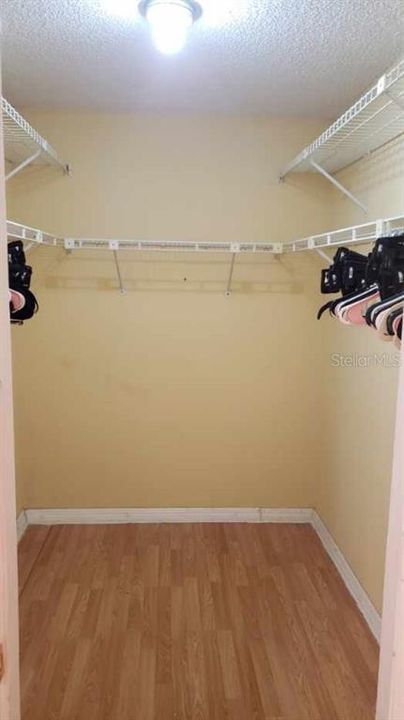 For Sale: $314,900 (2 beds, 2 baths, 1860 Square Feet)