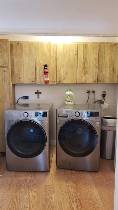 For Sale: $314,900 (2 beds, 2 baths, 1860 Square Feet)