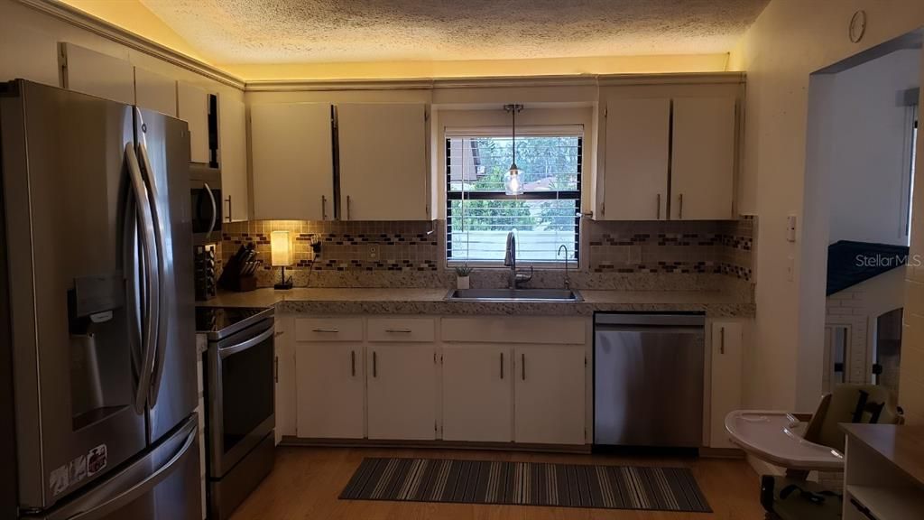 For Sale: $314,900 (2 beds, 2 baths, 1860 Square Feet)