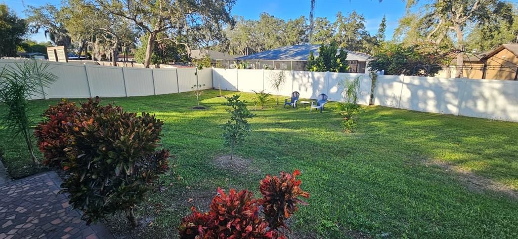 For Sale: $314,900 (2 beds, 2 baths, 1860 Square Feet)