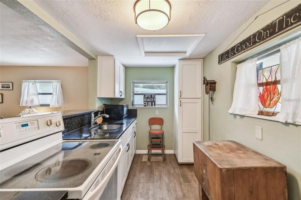 En Venta: $650,000 (4 camas, 3 baños, 1964 Pies cuadrados)