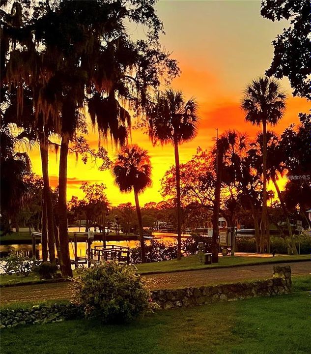 En Venta: $650,000 (4 camas, 3 baños, 1964 Pies cuadrados)