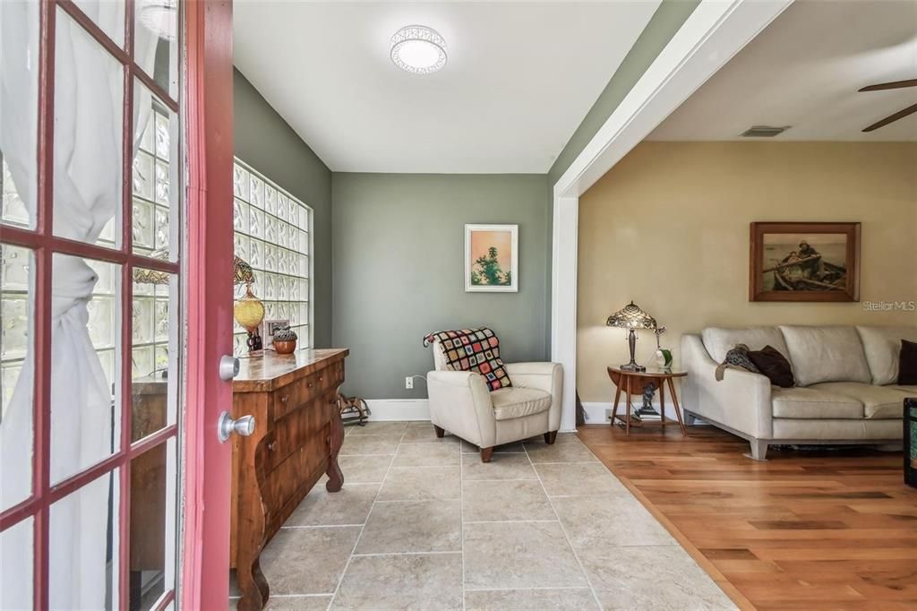 En Venta: $650,000 (4 camas, 3 baños, 1964 Pies cuadrados)