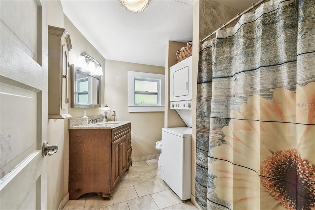 En Venta: $650,000 (4 camas, 3 baños, 1964 Pies cuadrados)