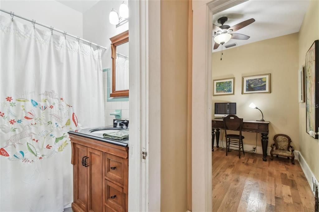 En Venta: $650,000 (4 camas, 3 baños, 1964 Pies cuadrados)