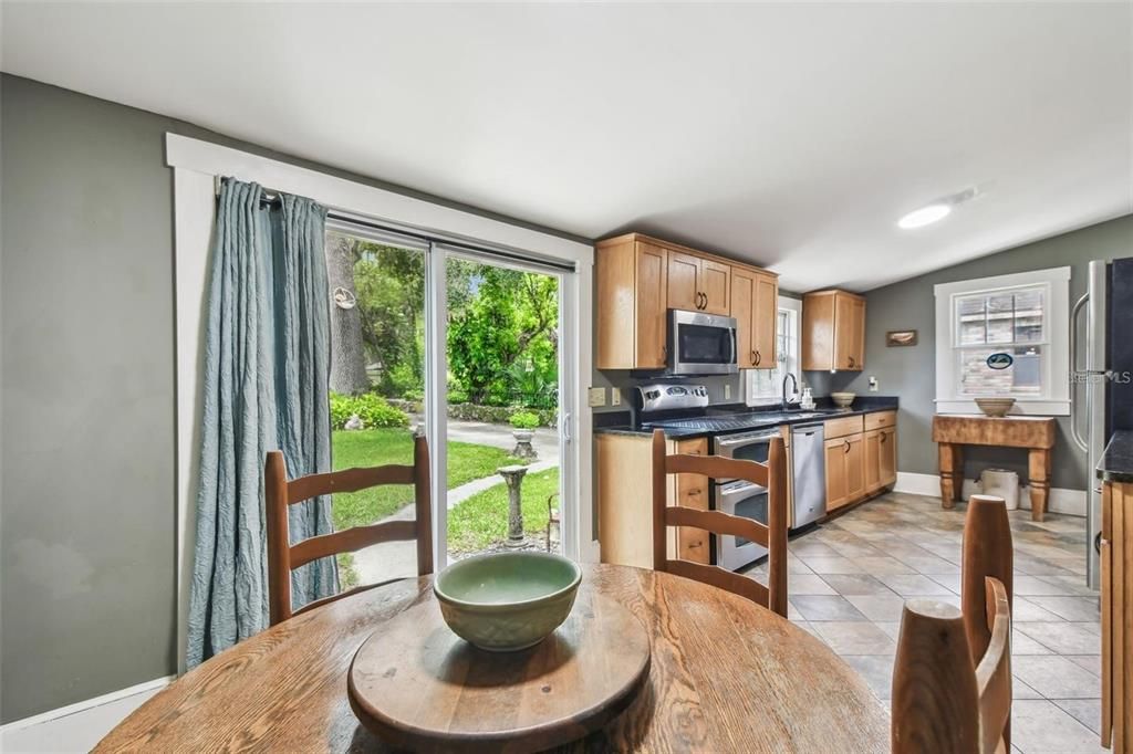 En Venta: $650,000 (4 camas, 3 baños, 1964 Pies cuadrados)