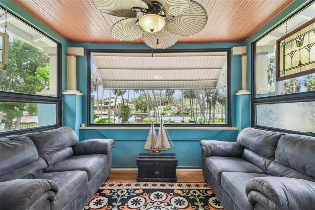 En Venta: $650,000 (4 camas, 3 baños, 1964 Pies cuadrados)