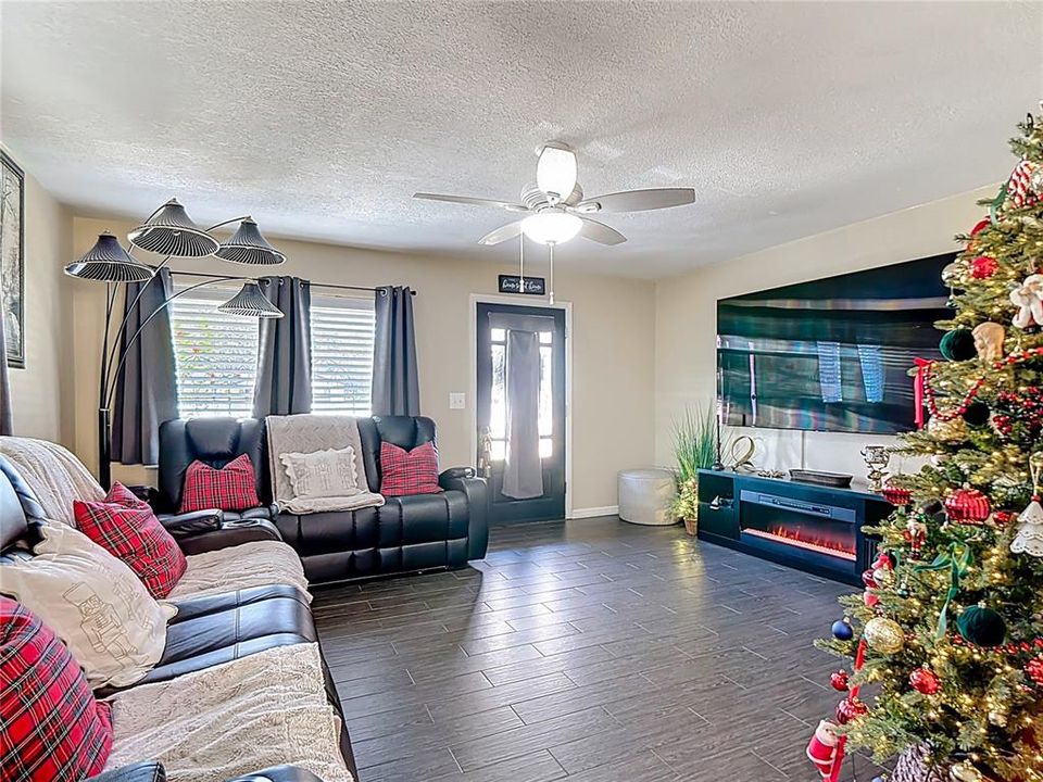 На продажу: $434,000 (3 спален, 2 ванн, 1899 Квадратных фут)