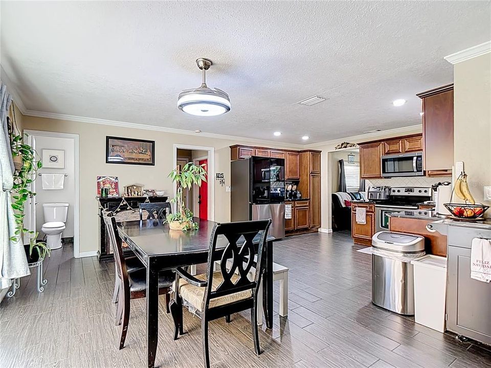 На продажу: $434,000 (3 спален, 2 ванн, 1899 Квадратных фут)