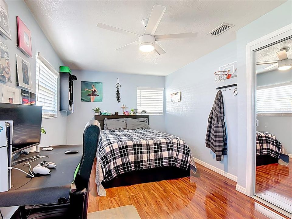 На продажу: $434,000 (3 спален, 2 ванн, 1899 Квадратных фут)