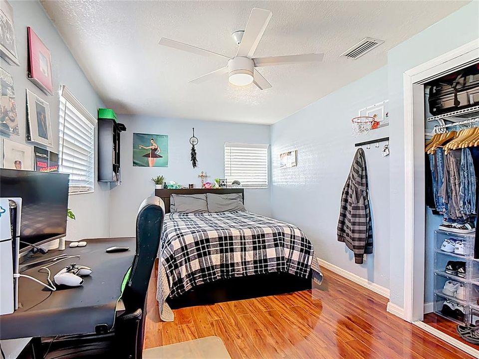 На продажу: $434,000 (3 спален, 2 ванн, 1899 Квадратных фут)