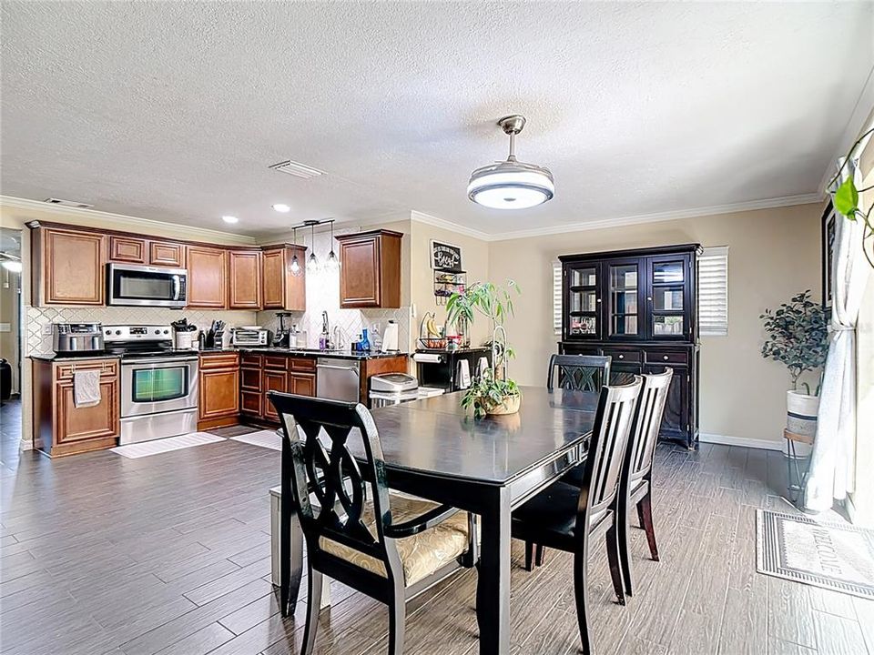 На продажу: $434,000 (3 спален, 2 ванн, 1899 Квадратных фут)