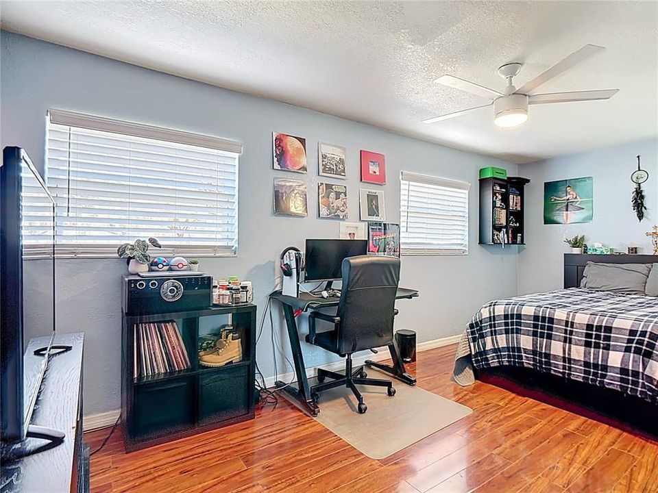 На продажу: $434,000 (3 спален, 2 ванн, 1899 Квадратных фут)