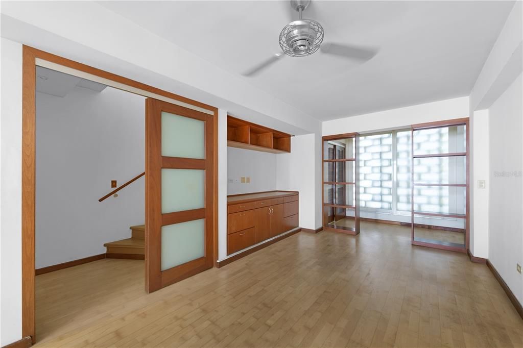 待售: $1,150,000 (2 贝兹, 2 浴室, 2079 平方英尺)