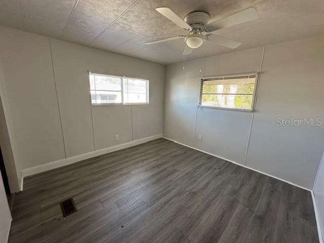 For Rent: $1,200 (2 beds, 1 baths, 720 Square Feet)