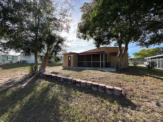 For Rent: $1,200 (2 beds, 1 baths, 720 Square Feet)