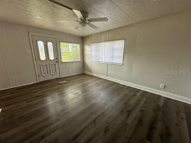 For Rent: $1,200 (2 beds, 1 baths, 720 Square Feet)