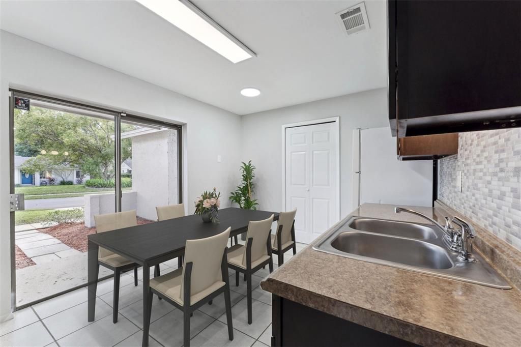 На продажу: $365,000 (3 спален, 2 ванн, 1501 Квадратных фут)