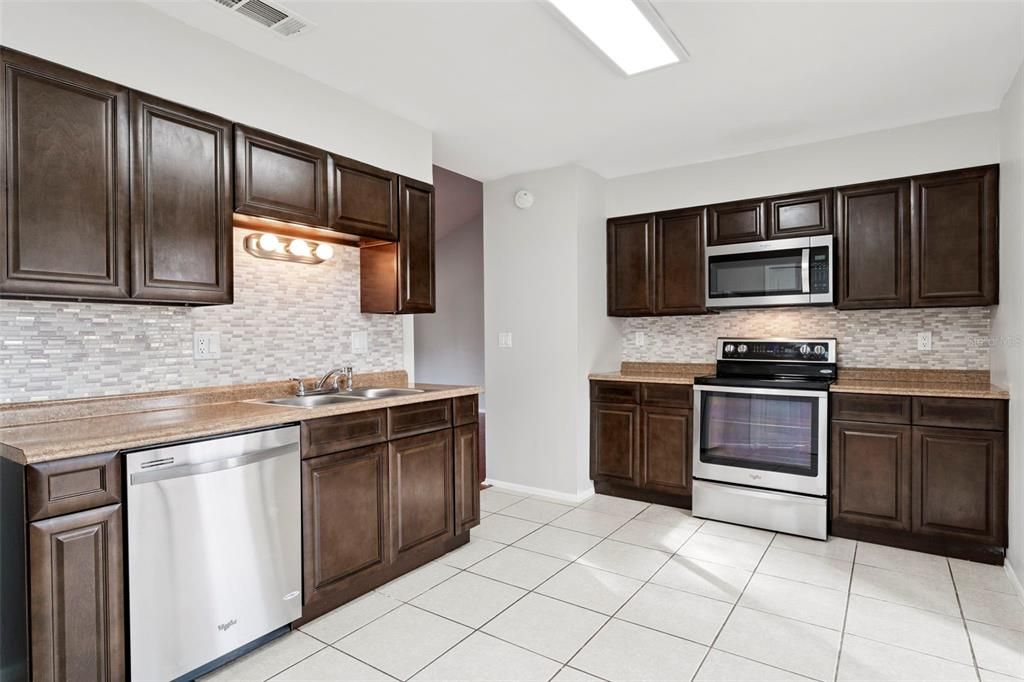 На продажу: $365,000 (3 спален, 2 ванн, 1501 Квадратных фут)