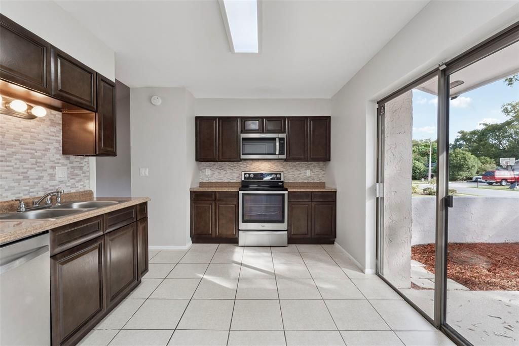 На продажу: $365,000 (3 спален, 2 ванн, 1501 Квадратных фут)