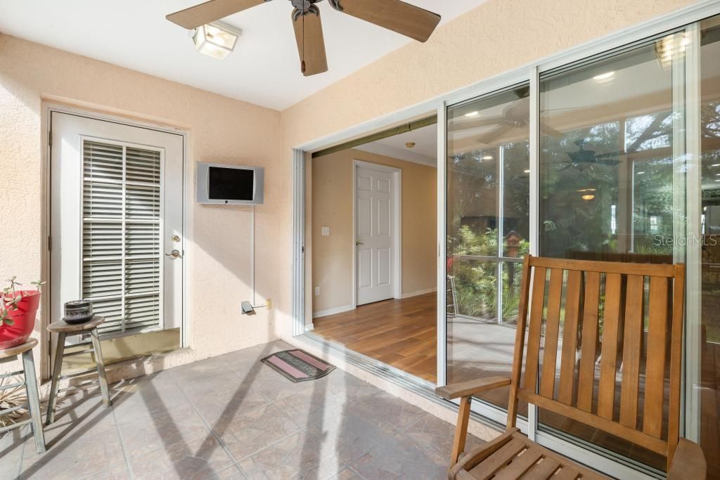 For Sale: $215,000 (2 beds, 2 baths, 1227 Square Feet)