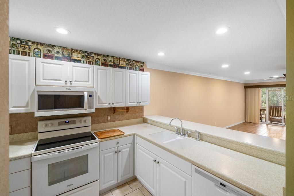 For Sale: $215,000 (2 beds, 2 baths, 1227 Square Feet)