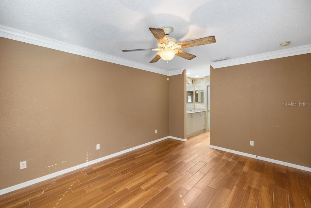 For Sale: $215,000 (2 beds, 2 baths, 1227 Square Feet)