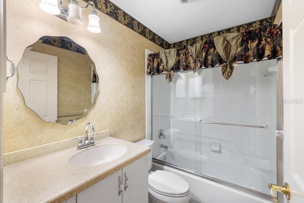 For Sale: $215,000 (2 beds, 2 baths, 1227 Square Feet)