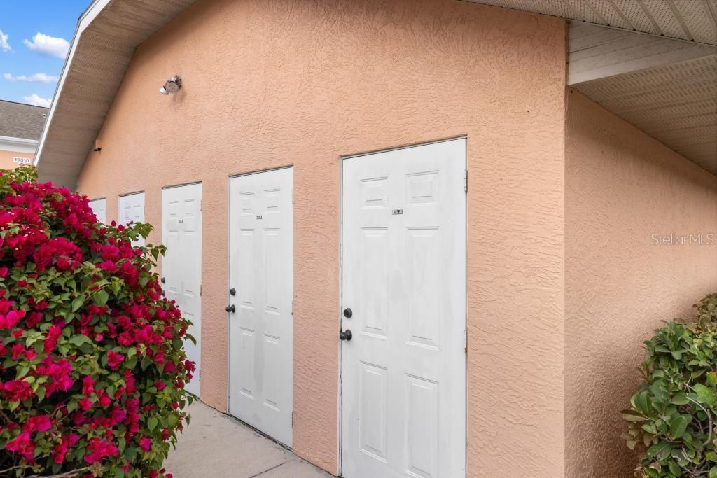 For Sale: $215,000 (2 beds, 2 baths, 1227 Square Feet)