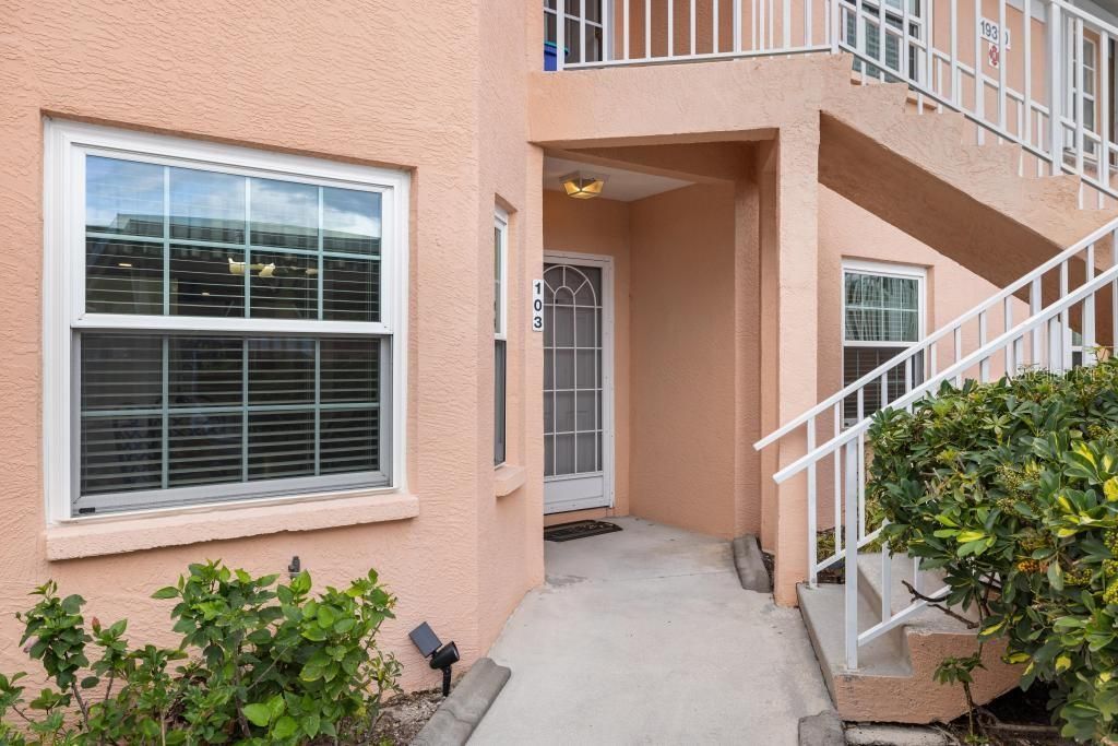 For Sale: $215,000 (2 beds, 2 baths, 1227 Square Feet)