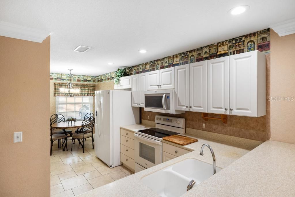 For Sale: $215,000 (2 beds, 2 baths, 1227 Square Feet)