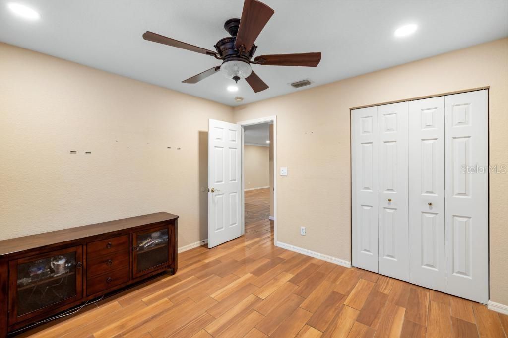 For Sale: $215,000 (2 beds, 2 baths, 1227 Square Feet)