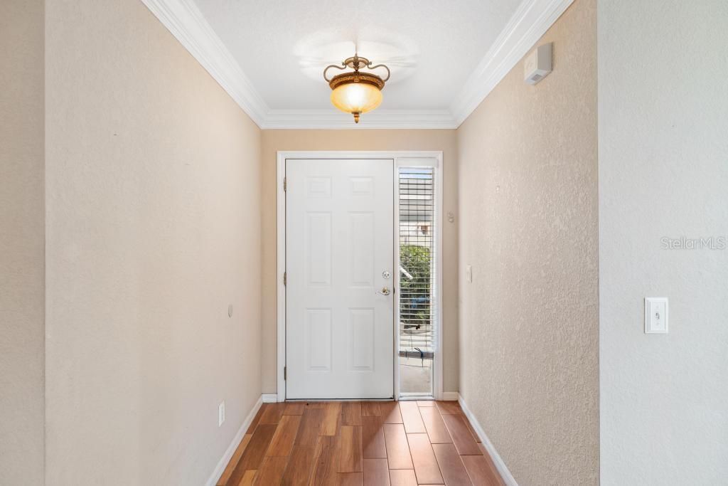 For Sale: $215,000 (2 beds, 2 baths, 1227 Square Feet)