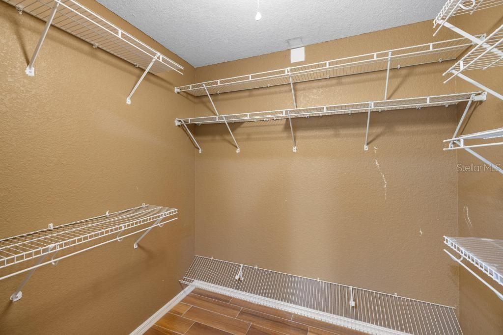 For Sale: $215,000 (2 beds, 2 baths, 1227 Square Feet)