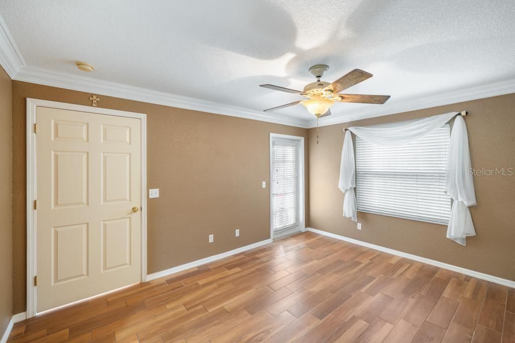 For Sale: $215,000 (2 beds, 2 baths, 1227 Square Feet)