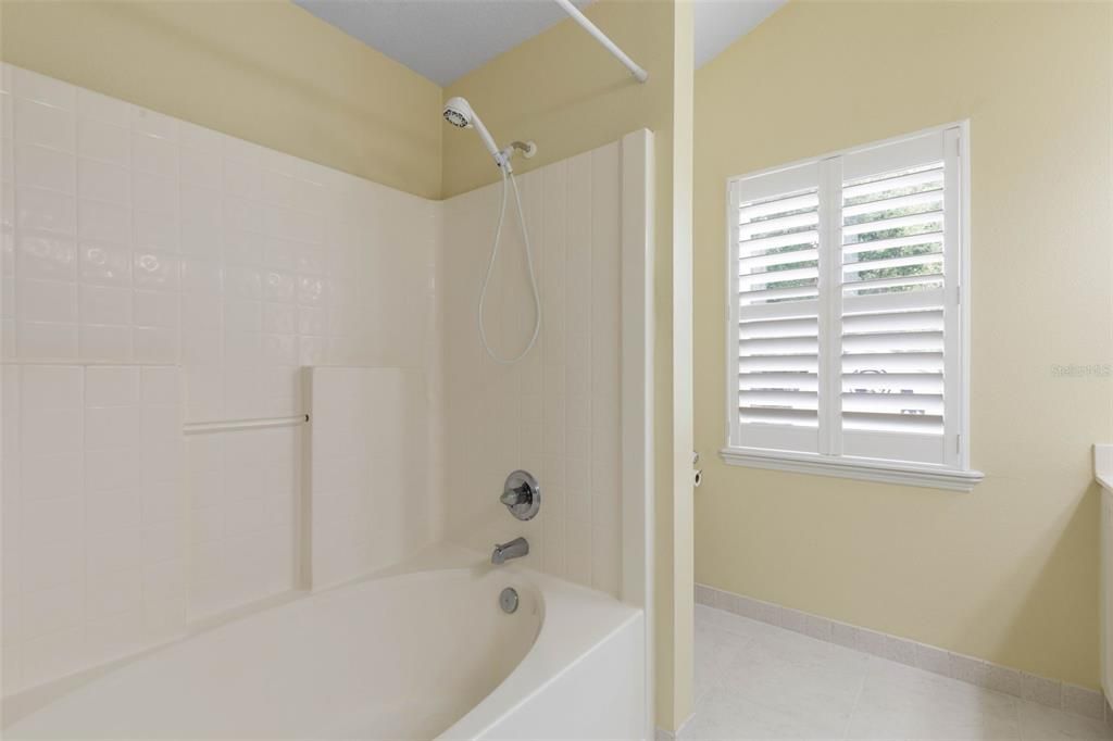 En Venta: $1,050,000 (4 camas, 3 baños, 2613 Pies cuadrados)