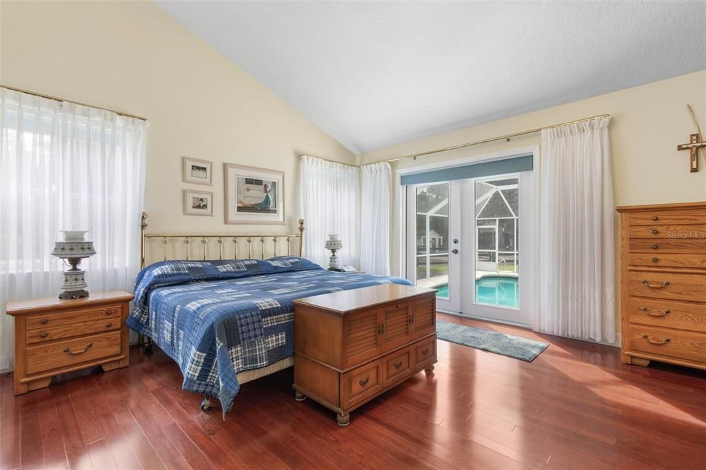 En Venta: $1,050,000 (4 camas, 3 baños, 2613 Pies cuadrados)