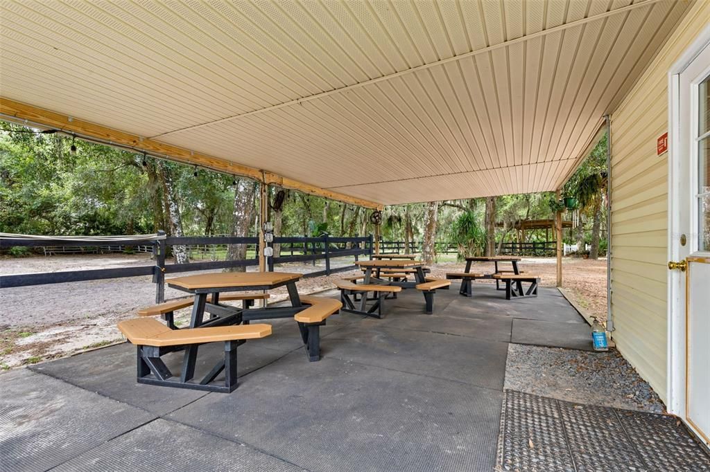 En Venta: $1,050,000 (4 camas, 3 baños, 2613 Pies cuadrados)