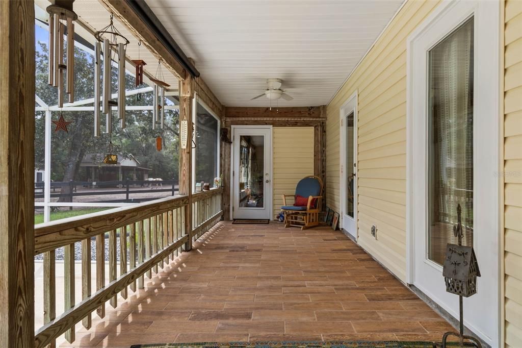 En Venta: $1,050,000 (4 camas, 3 baños, 2613 Pies cuadrados)