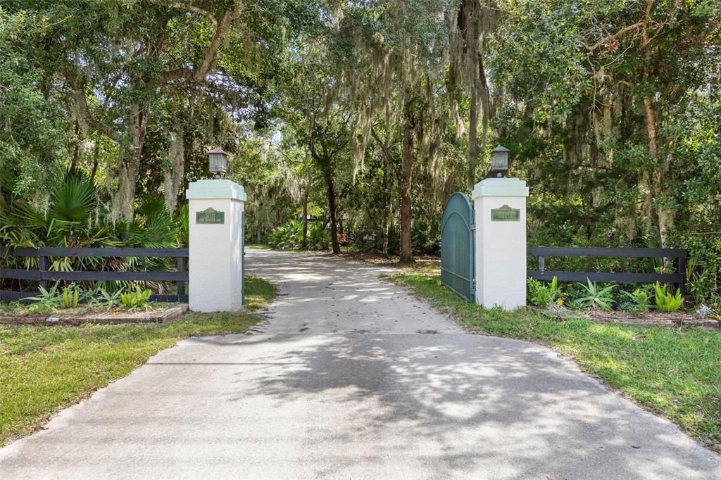 En Venta: $1,050,000 (4 camas, 3 baños, 2613 Pies cuadrados)