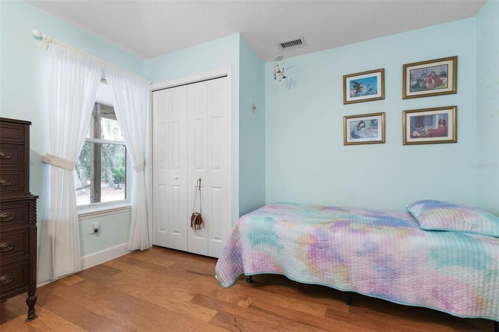 En Venta: $1,050,000 (4 camas, 3 baños, 2613 Pies cuadrados)