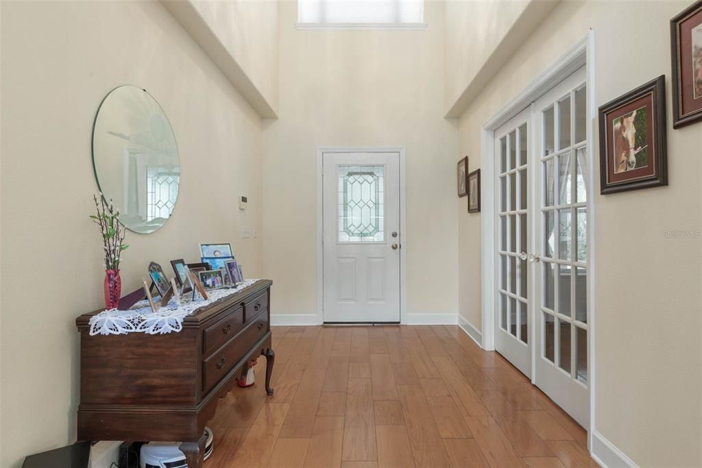 En Venta: $1,050,000 (4 camas, 3 baños, 2613 Pies cuadrados)