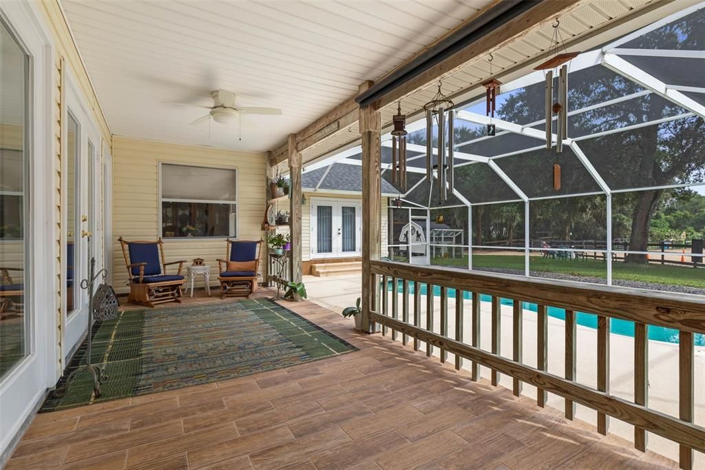 En Venta: $1,050,000 (4 camas, 3 baños, 2613 Pies cuadrados)