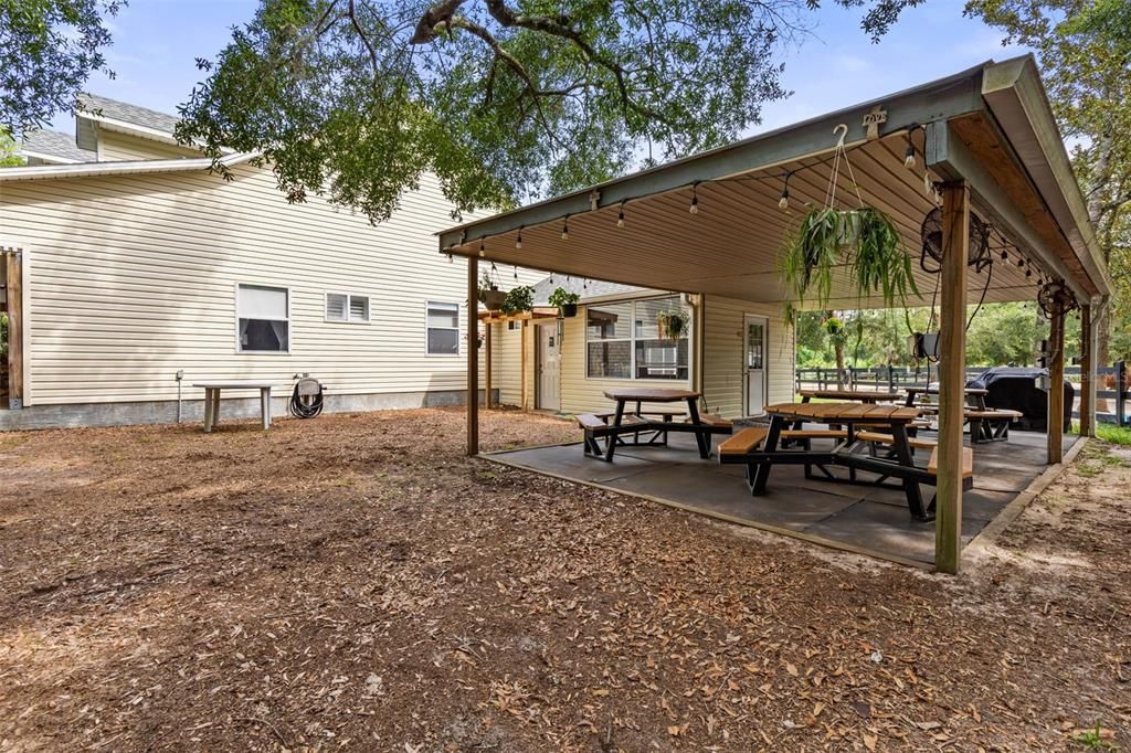 En Venta: $1,050,000 (4 camas, 3 baños, 2613 Pies cuadrados)