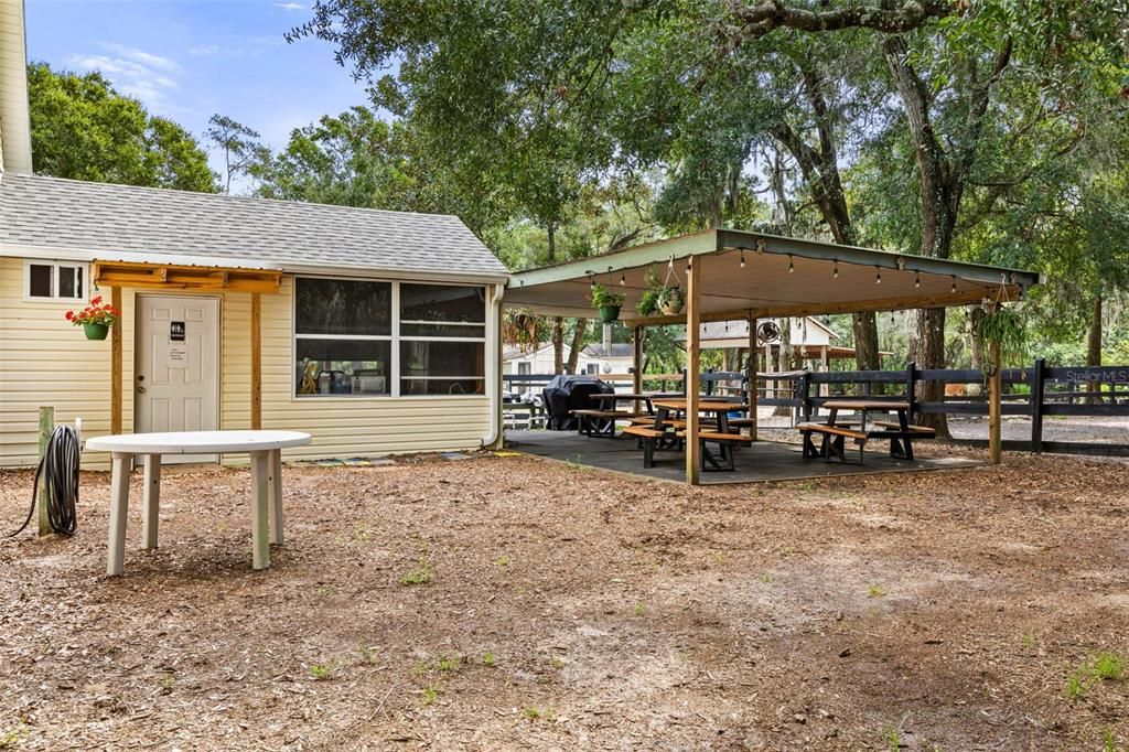 En Venta: $1,050,000 (4 camas, 3 baños, 2613 Pies cuadrados)