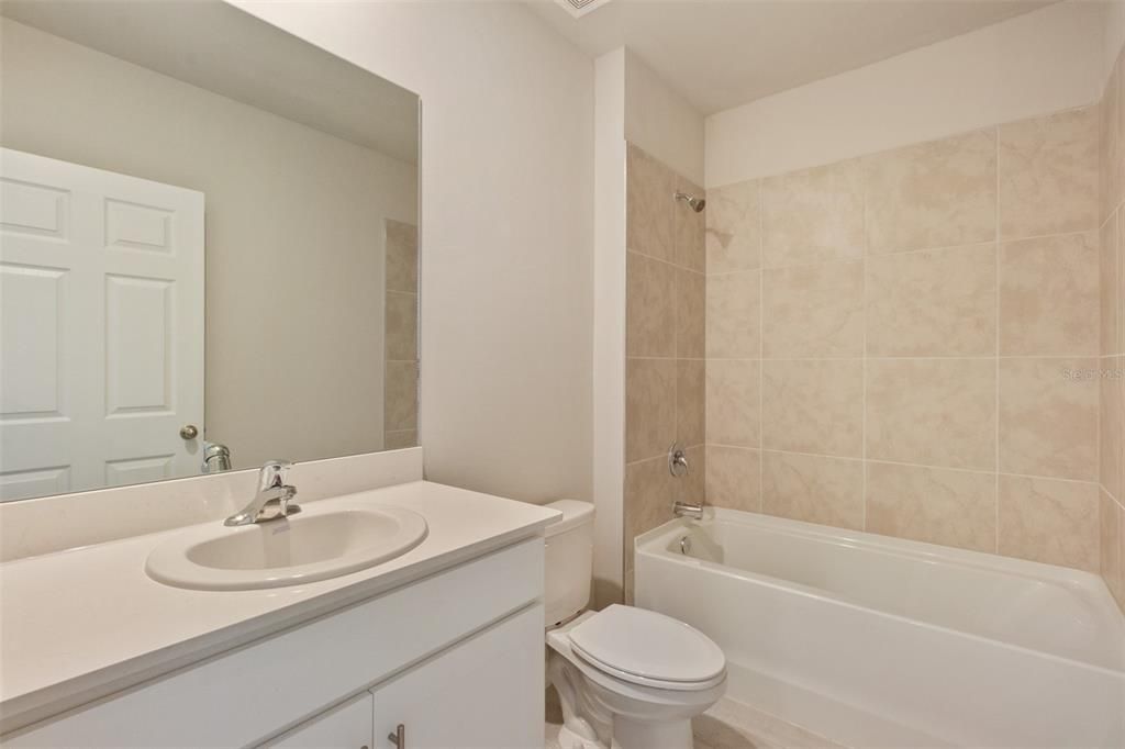 В аренду: $2,090 (4 спален, 2 ванн, 1828 Квадратных фут)