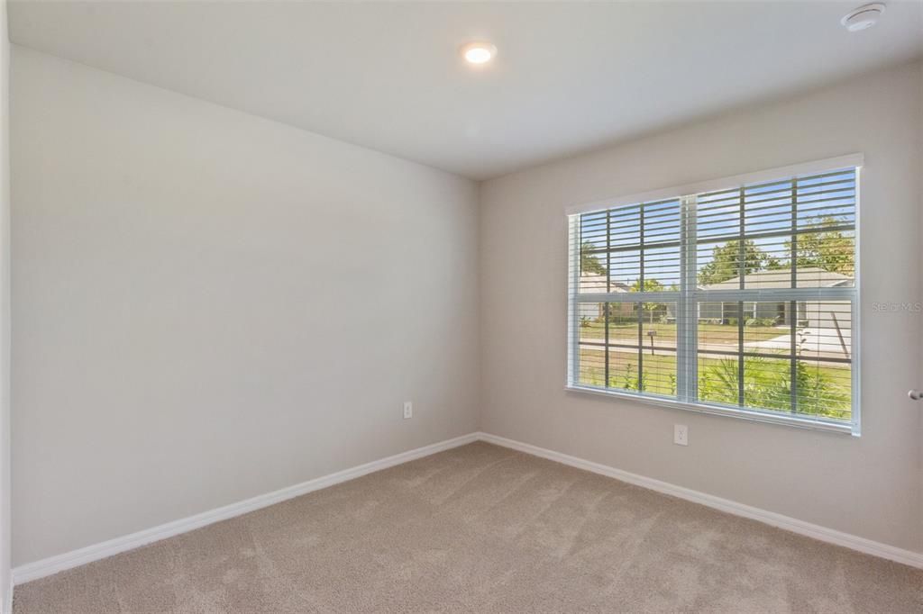 В аренду: $2,090 (4 спален, 2 ванн, 1828 Квадратных фут)